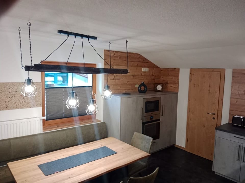 Aifner Suite | Private kitchen | Full-size fridge, microwave, blender, eco-friendly cleaning products