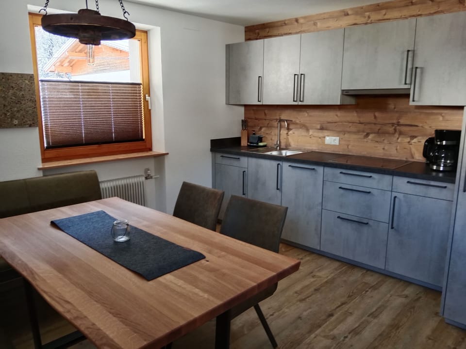 Studio (Kaunergrat) | Private kitchen | Full-size fridge, microwave, blender, eco-friendly cleaning products