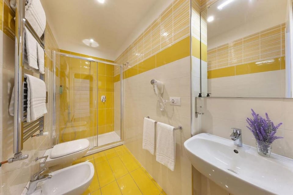 Superior Room | Bathroom | Shower, rainfall showerhead, free toiletries, hair dryer