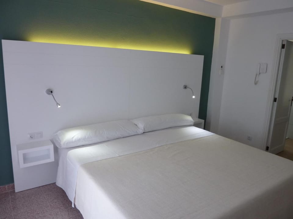 Down comforters, minibar, in-room safe, desk