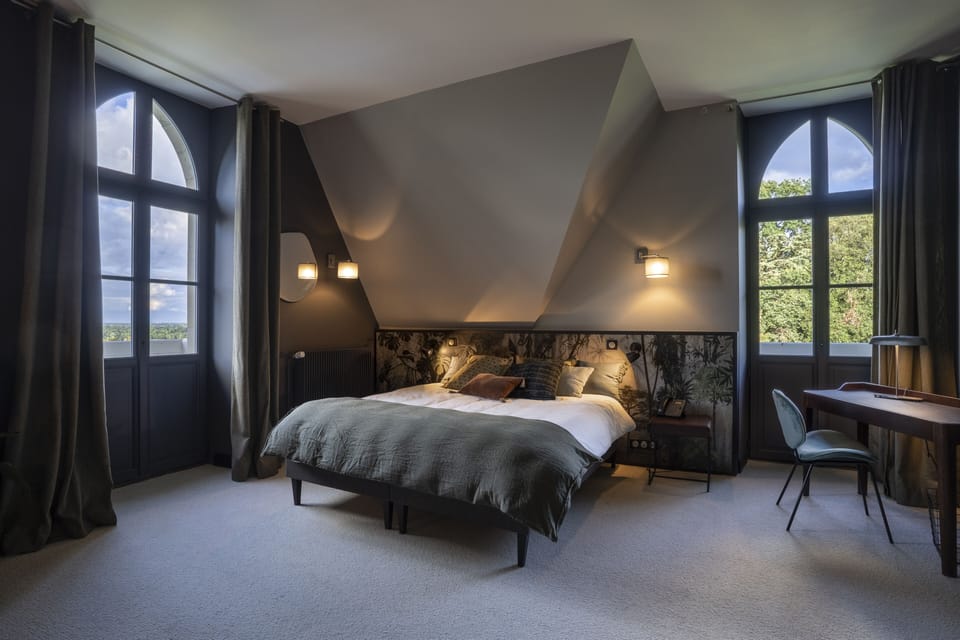 Deluxe Double or Twin Room | Minibar, in-room safe, blackout drapes, soundproofing