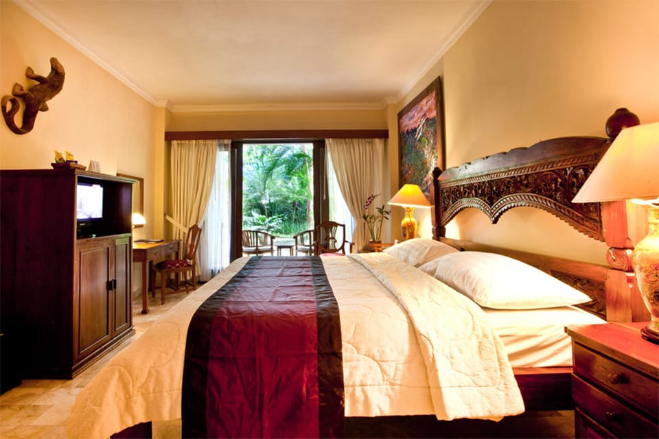 President Suite  | Minibar, in-room safe, desk, iron/ironing board