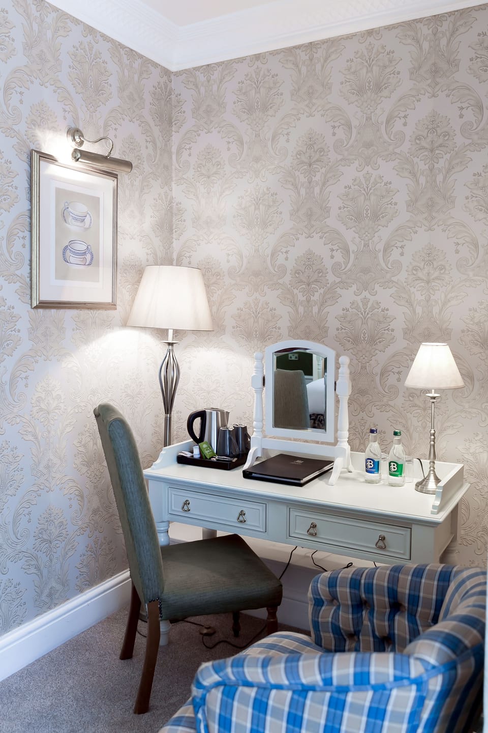 Desk, laptop workspace, free WiFi