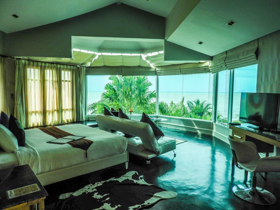 Penthouse  | Minibar, in-room safe, individually decorated, individually furnished