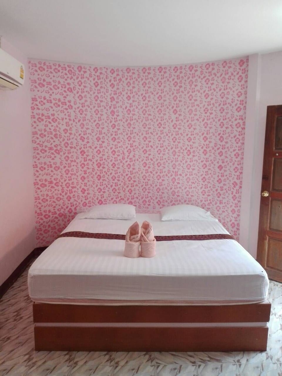 Executive Tree House | Individually decorated, individually furnished, desk, blackout drapes