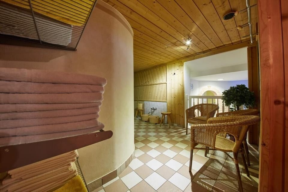 Sauna, steam room