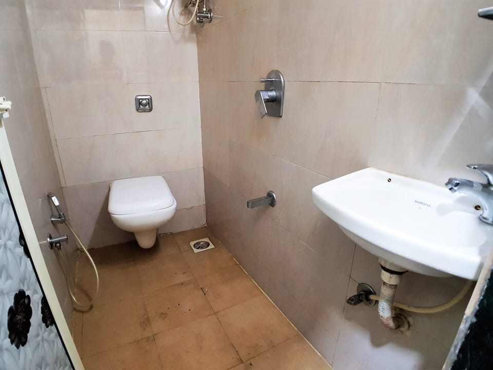 Basic Shared Dormitory, Men only | Bathroom | Shower, free toiletries, towels