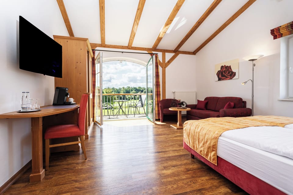 Deluxe Double Room | Hypo-allergenic bedding, in-room safe, individually decorated