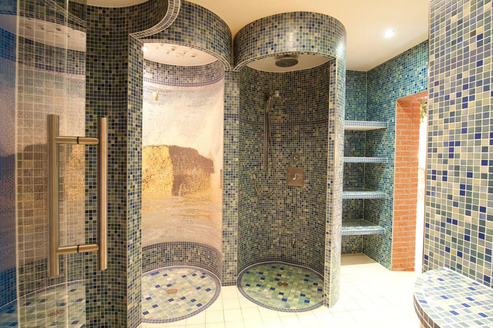 Sauna, steam room, body treatments, hot stone massages, Thai massages