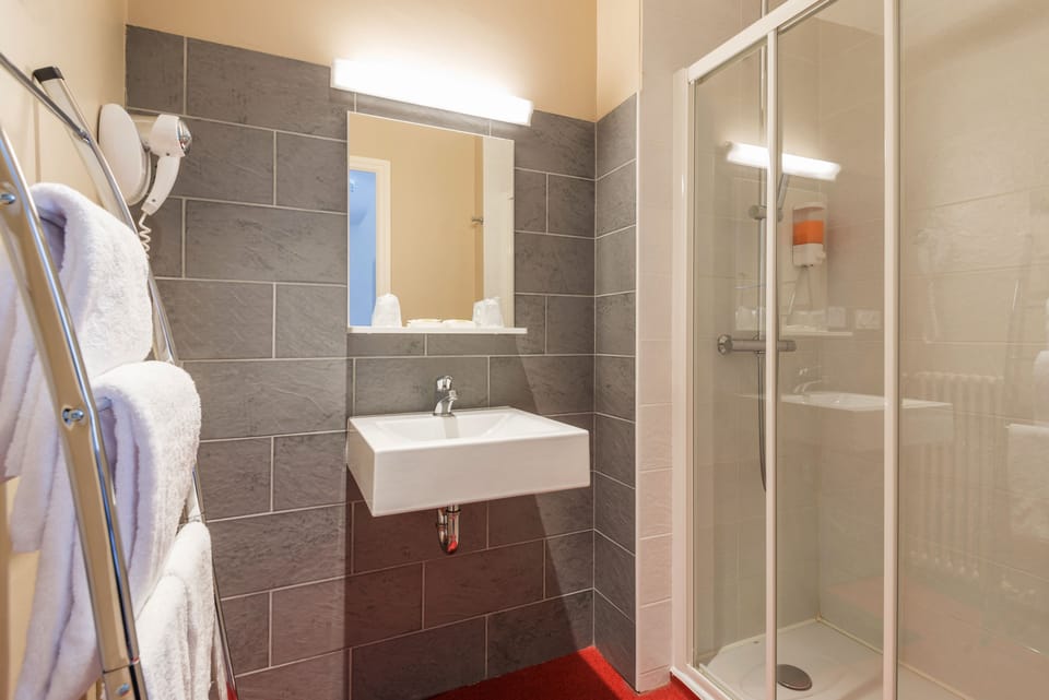 Shower, rainfall showerhead, free toiletries, hair dryer