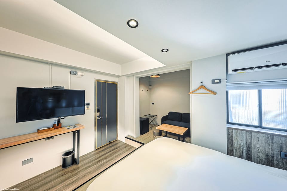 Deluxe Quadruple Room, 2 Double Beds | Down comforters, individually decorated, desk, laptop workspace