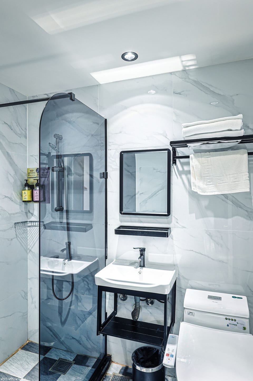 Family Triple Room, 1 Bedroom, City View | Bathroom | Shower, free toiletries, hair dryer, slippers