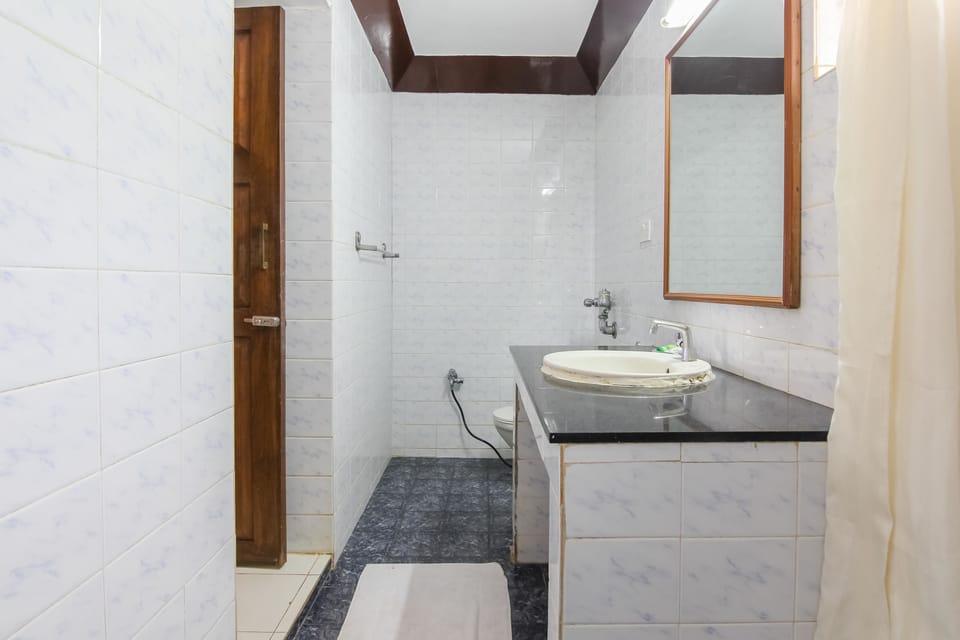 Superior Double or Twin Room | Bathroom shower