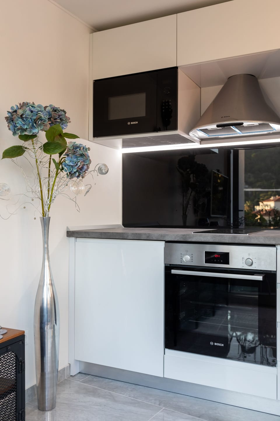 Apartment (One-Bedroom Apartment) | Private kitchen | Fridge, microwave, stovetop, dishwasher