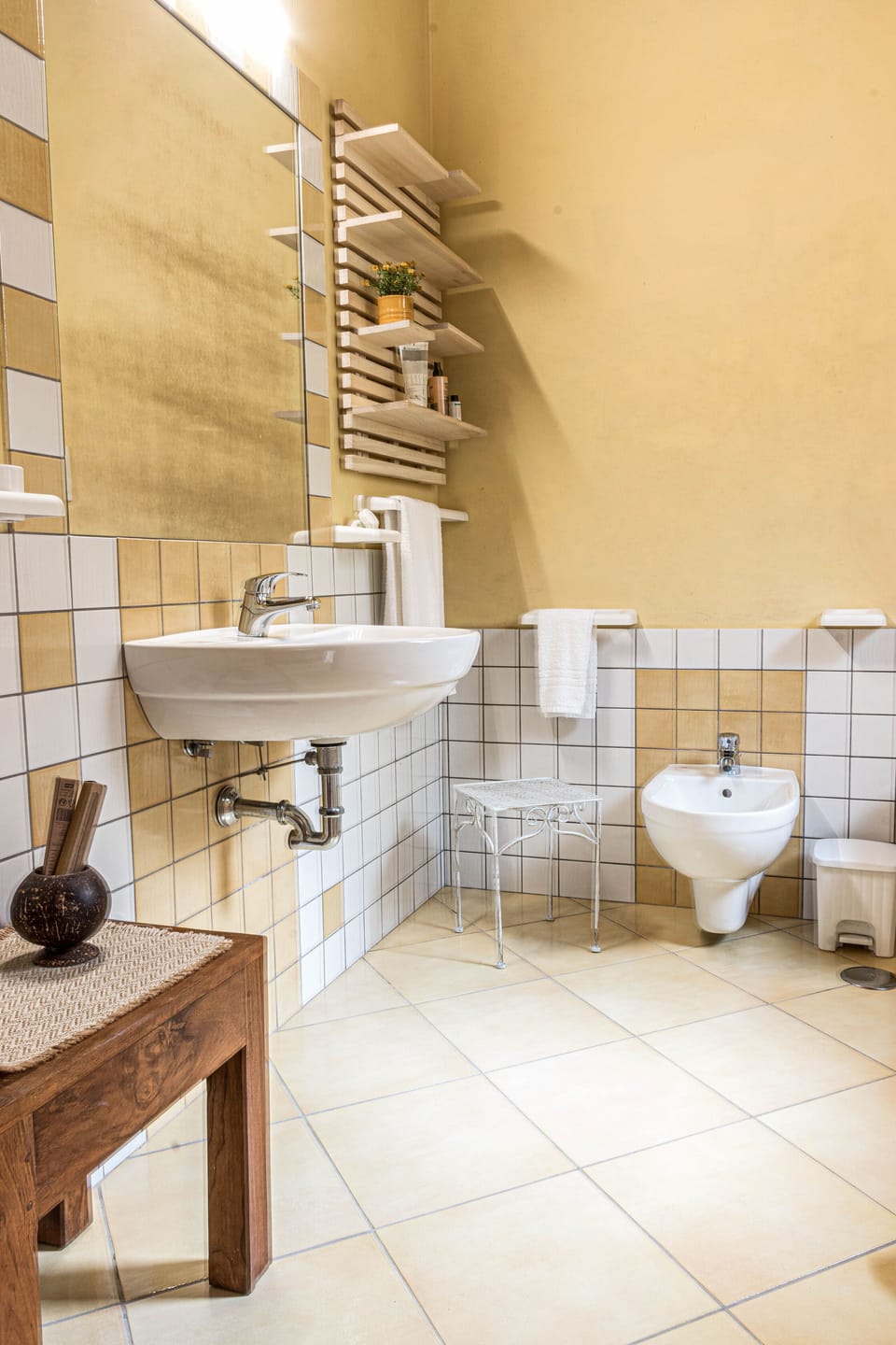 Standard Double Room, Garden View | Bathroom | Shower, towels