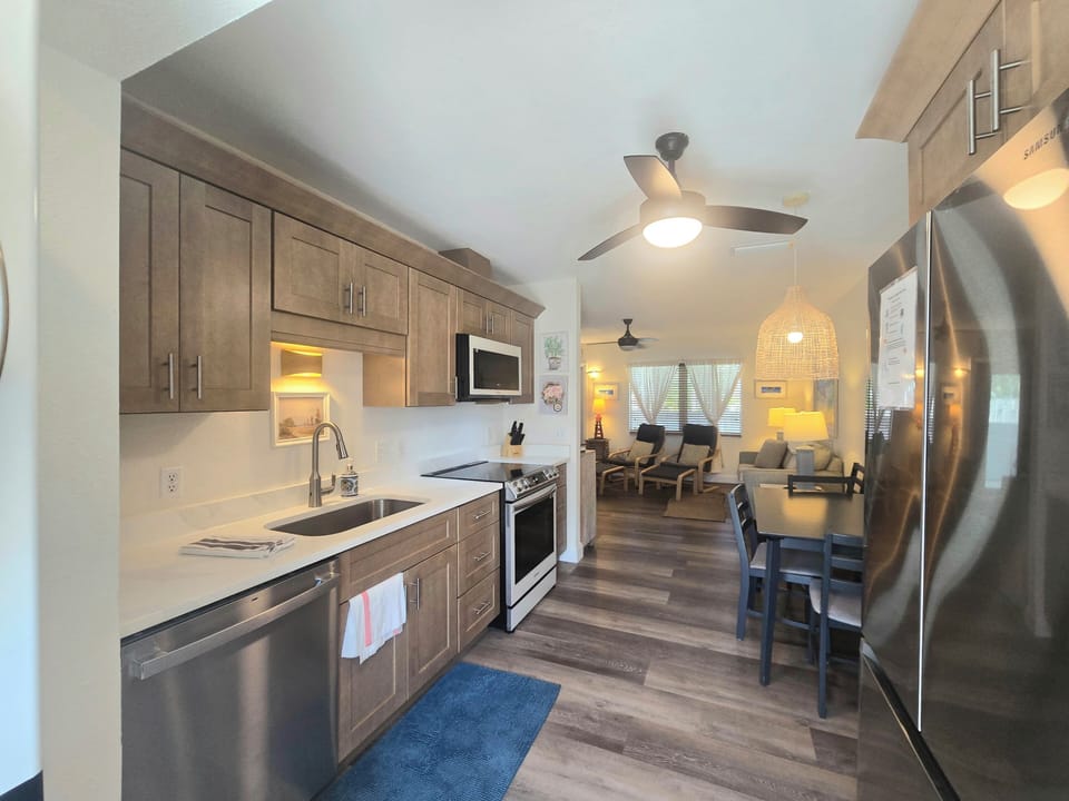 Comfort Condo, Garden View | Private kitchen | Fridge, microwave, coffee/tea maker, electric kettle