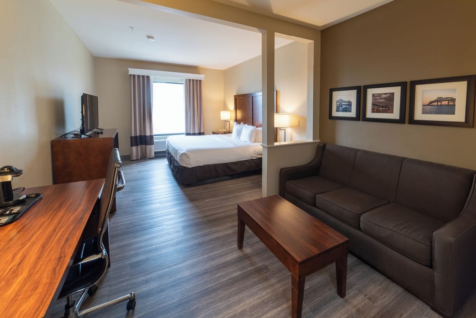 Suite, 1 King Bed | Desk, blackout drapes, iron/ironing board, free cribs/infant beds