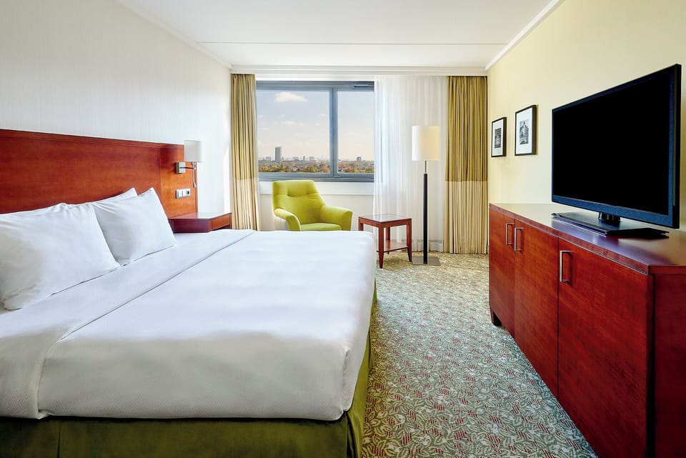 Hypo-allergenic bedding, minibar, in-room safe, desk