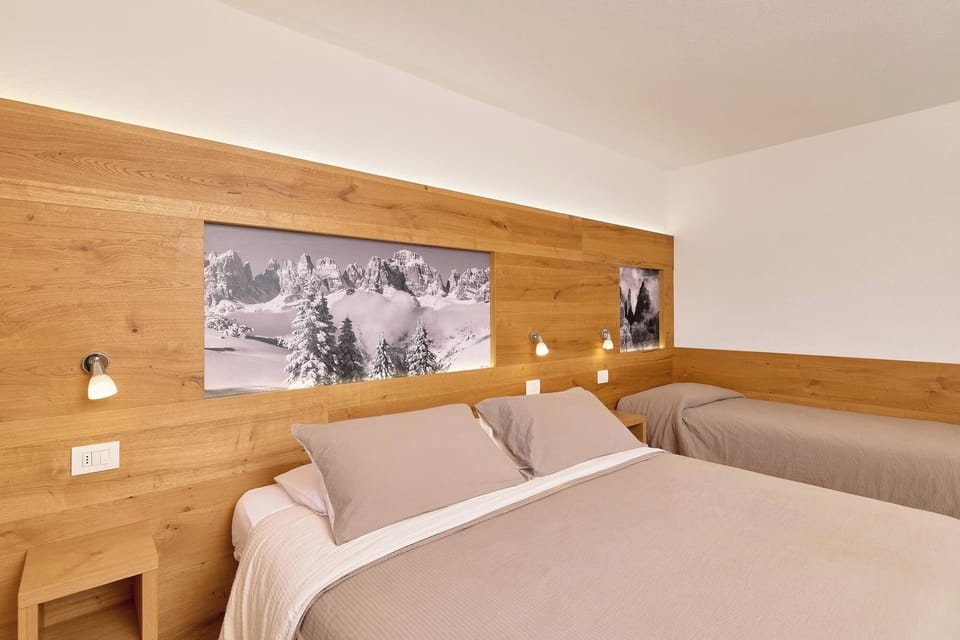 Comfort Quadruple Room | Hypo-allergenic bedding available, WiFi (free), bed sheets