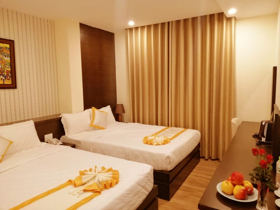 Family Double with Balcony | Minibar, desk, blackout drapes, soundproofing