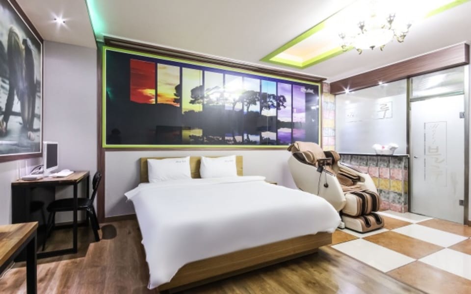 Deluxe Room (A + Massage Chair) | Individually decorated, individually furnished, free WiFi