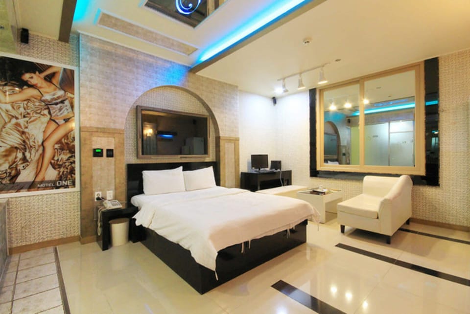 Deluxe Room (+ Styler) | Individually decorated, individually furnished, free WiFi, bed sheets