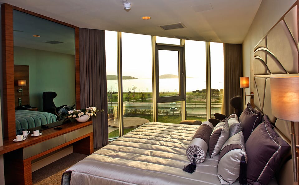 Presidential Suite, 1 King Bed, Jetted Tub, Sea Facing | Premium bedding, minibar, in-room safe, blackout drapes