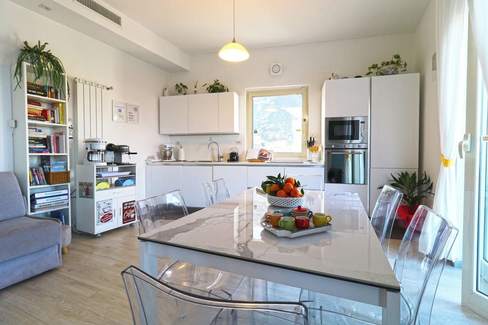 House, 3 Bedrooms, Balcony, Garden View | Dining room