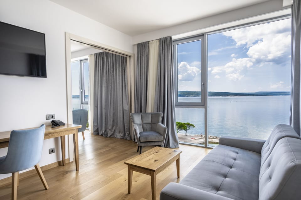 Deluxe Suite, Sea View | View from room