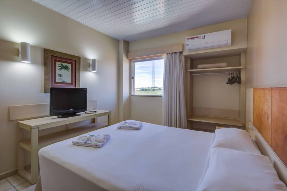 Suite Premium Duplex | Minibar, in-room safe, desk, laptop workspace