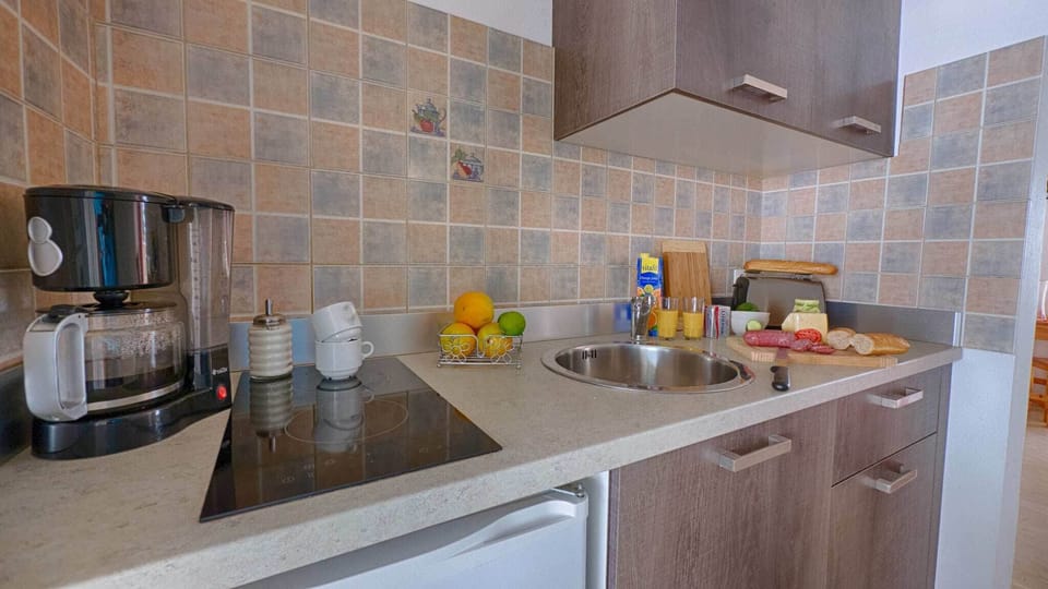 Apartment, 1 Bedroom, Smoking, Balcony | Interior