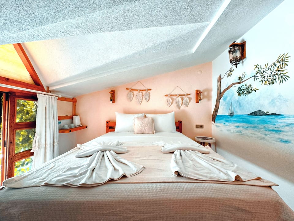 Standard Double Room | Hypo-allergenic bedding available, minibar, desk, soundproofing