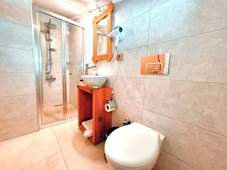 Standard Double Room | Hypo-allergenic bedding available, minibar, desk, soundproofing