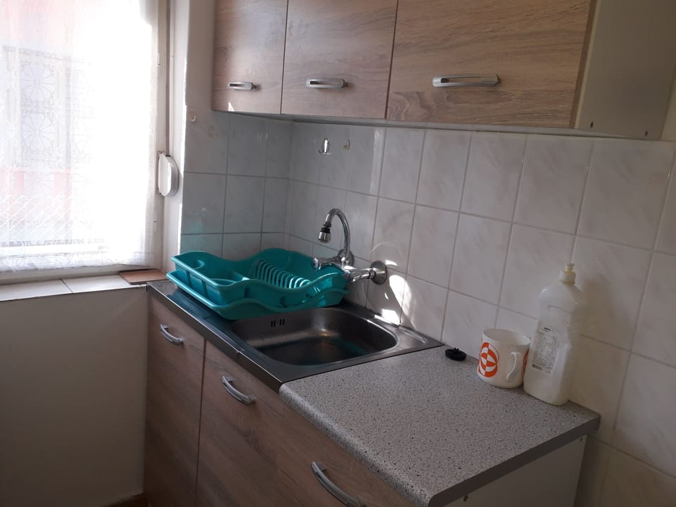 House, 3 Bedrooms, Balcony, Garden View | Private kitchen | Microwave, stovetop, coffee/tea maker, electric kettle