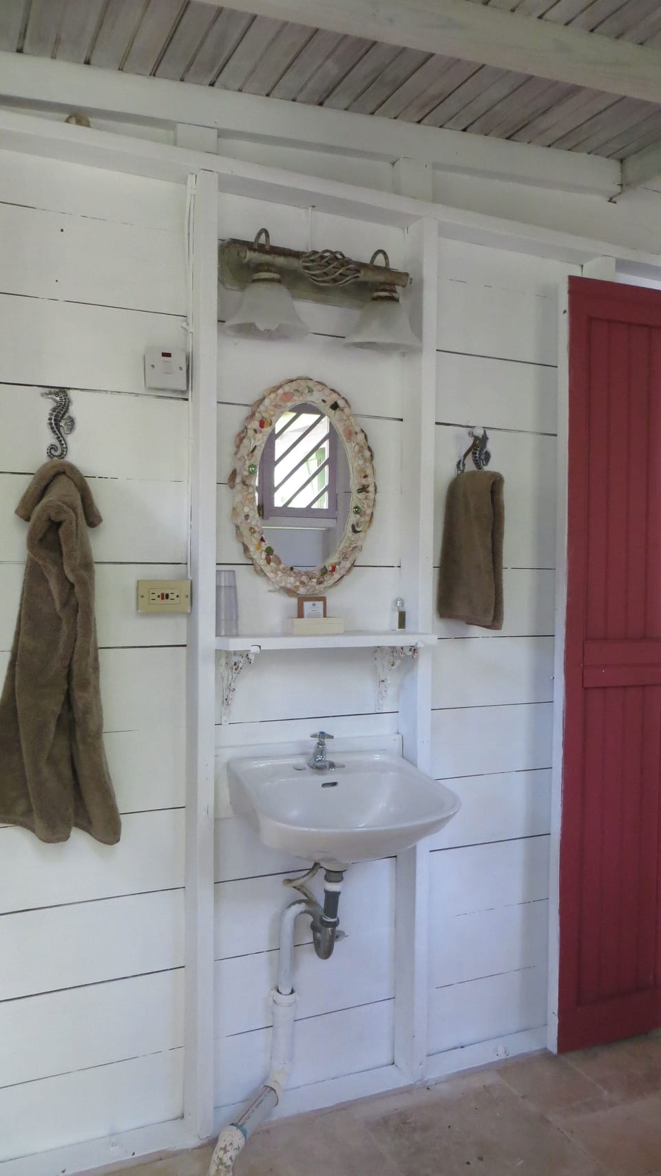  Seaview (Double bed)  | Bathroom sink