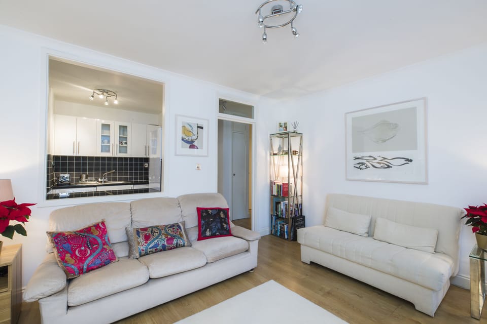 Apartment (1 Bedroom) | Living area | 32-inch flat-screen TV with cable channels, TV