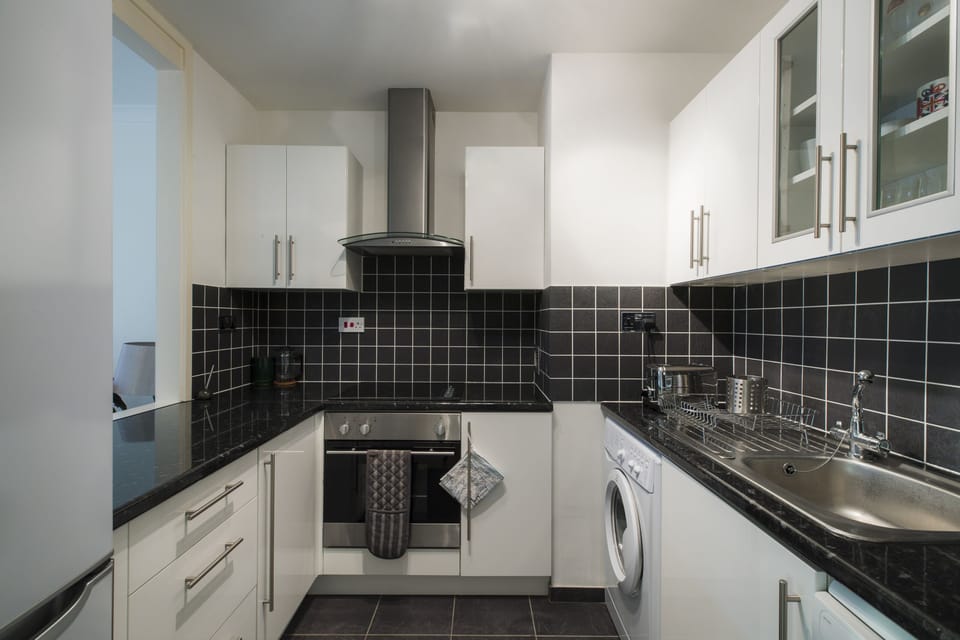 Apartment (1 Bedroom) | Private kitchen | Fridge, microwave, oven, stovetop
