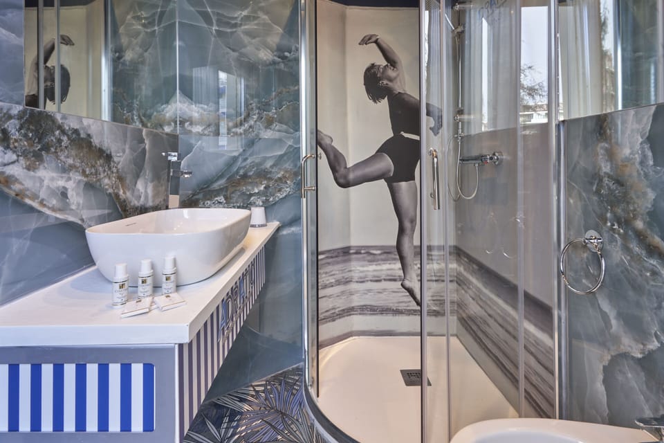 Shower, free toiletries, hair dryer, bidet