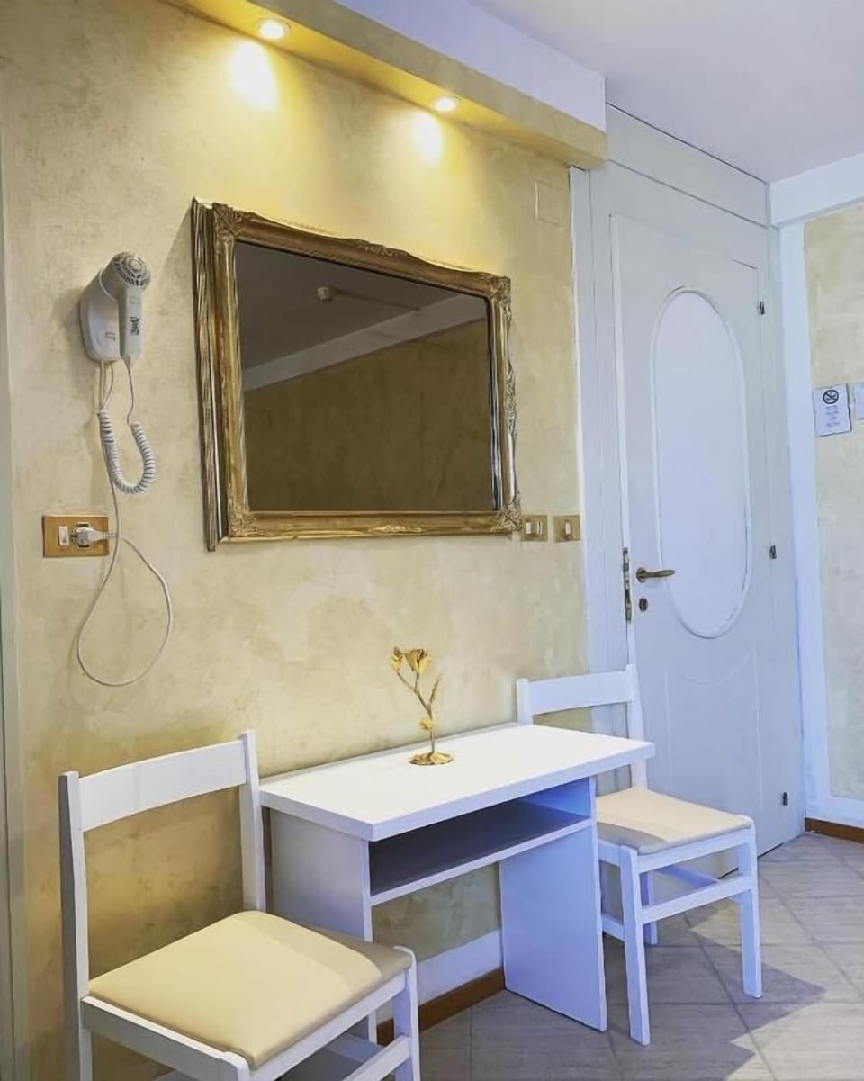Shower, free toiletries, hair dryer, bidet