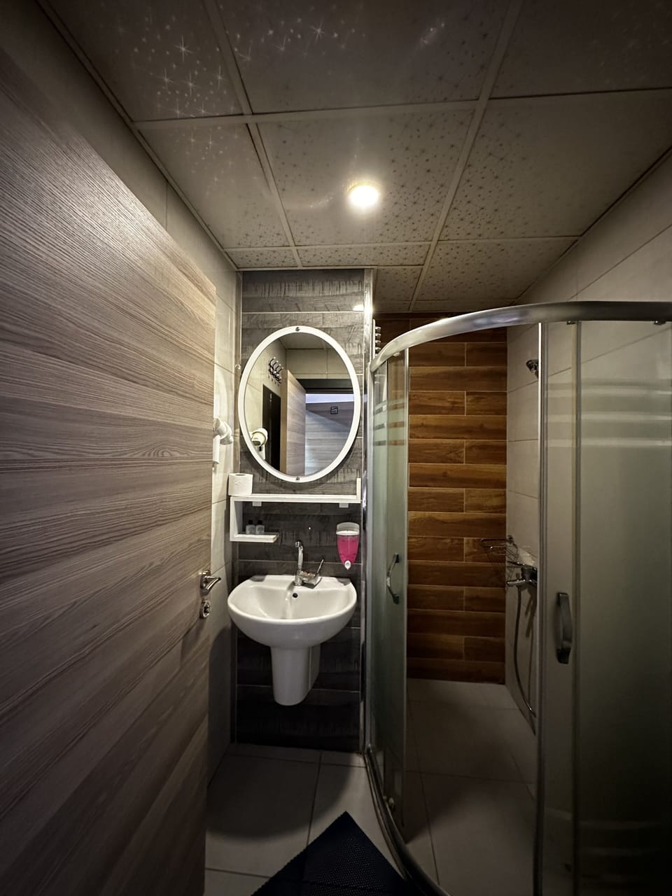 Shower, hydromassage showerhead, hair dryer, slippers