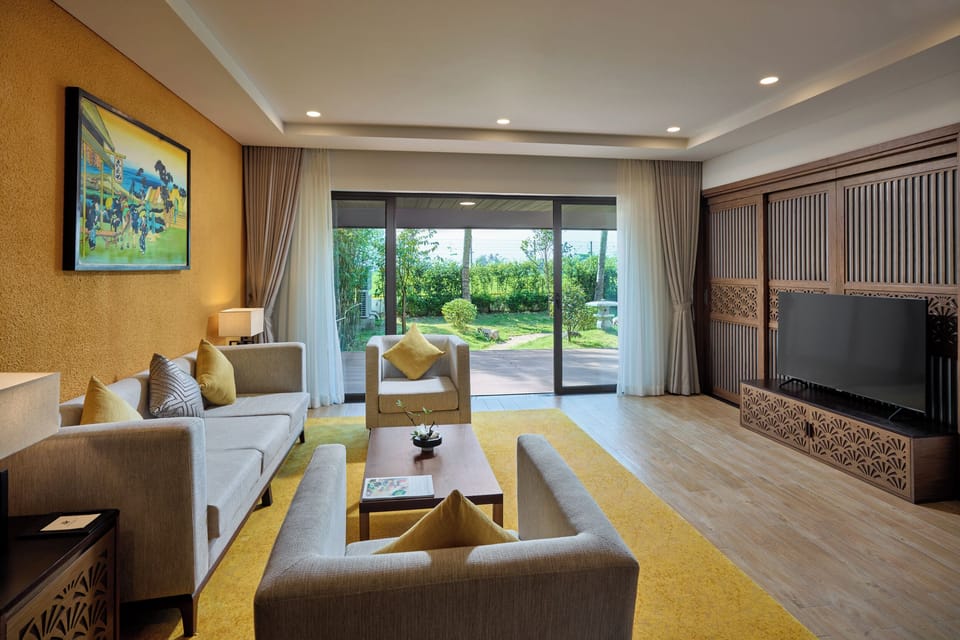 One Bedroom Villa with Private Onsen | Minibar, in-room safe, desk, blackout drapes