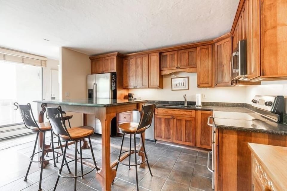Apartment, 2 Bedrooms | Private kitchen | Fridge, microwave, oven, dishwasher