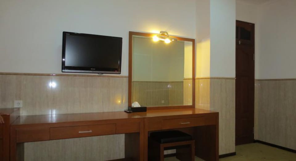In-room safe, desk, soundproofing, free WiFi