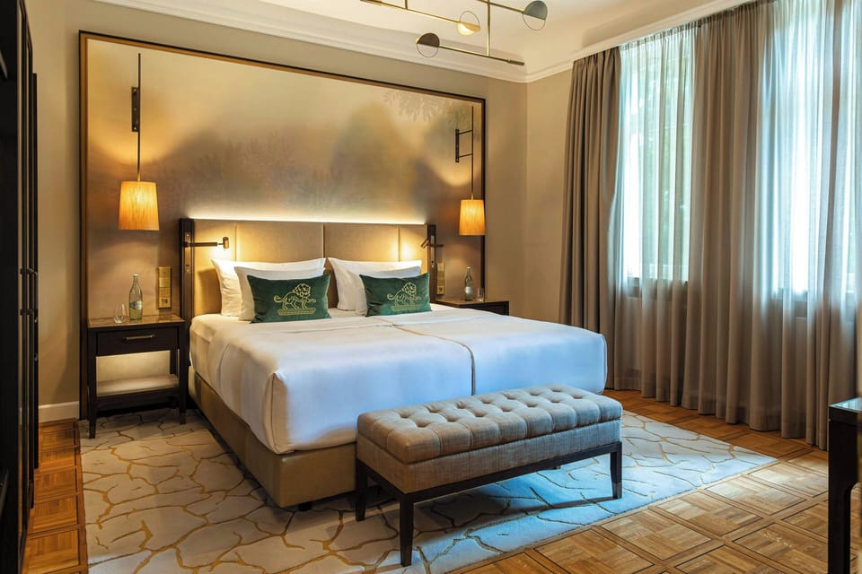 Suite, 1 Bedroom, Garden View | Hypo-allergenic bedding, minibar, in-room safe, desk