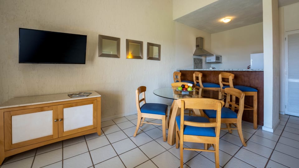 Ambassador Suite | Private kitchenette
