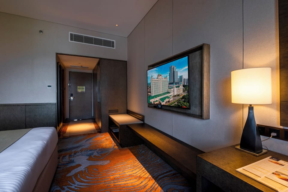 Premier Room | Minibar, desk, blackout drapes, soundproofing