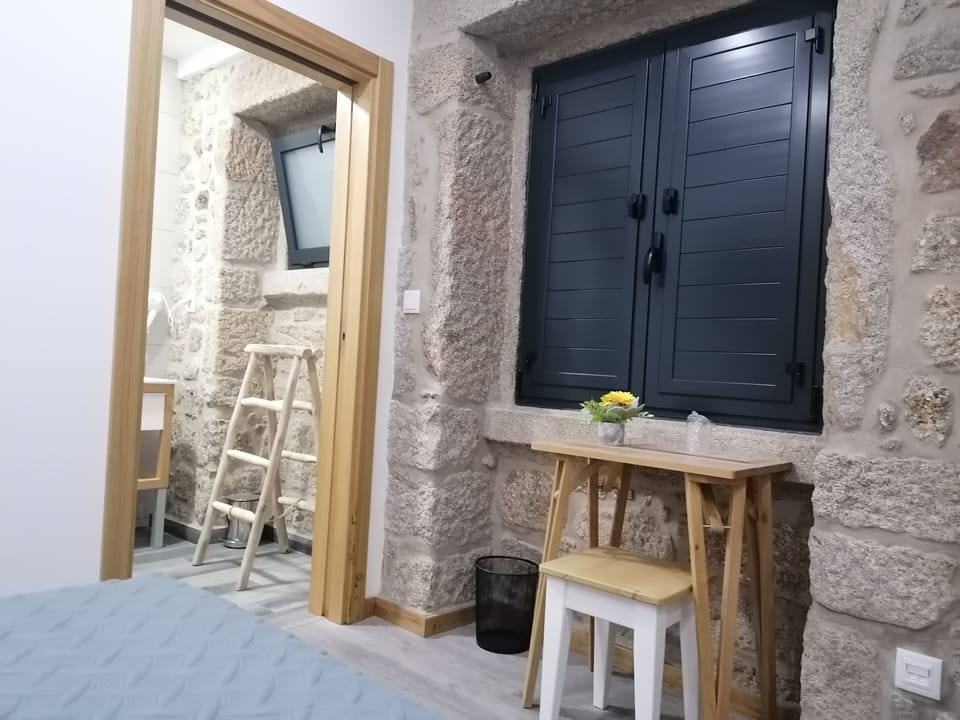 Single Room | Bathroom | Shower, rainfall showerhead, free toiletries, hair dryer