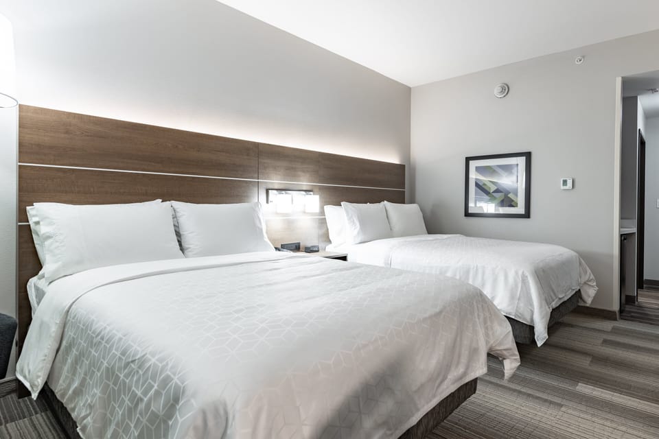 Premium bedding, pillowtop beds, in-room safe, desk