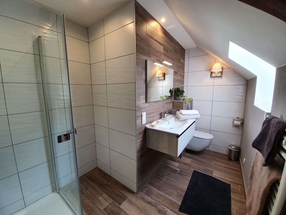 Classic Double Room (Hortensia) | Bathroom
