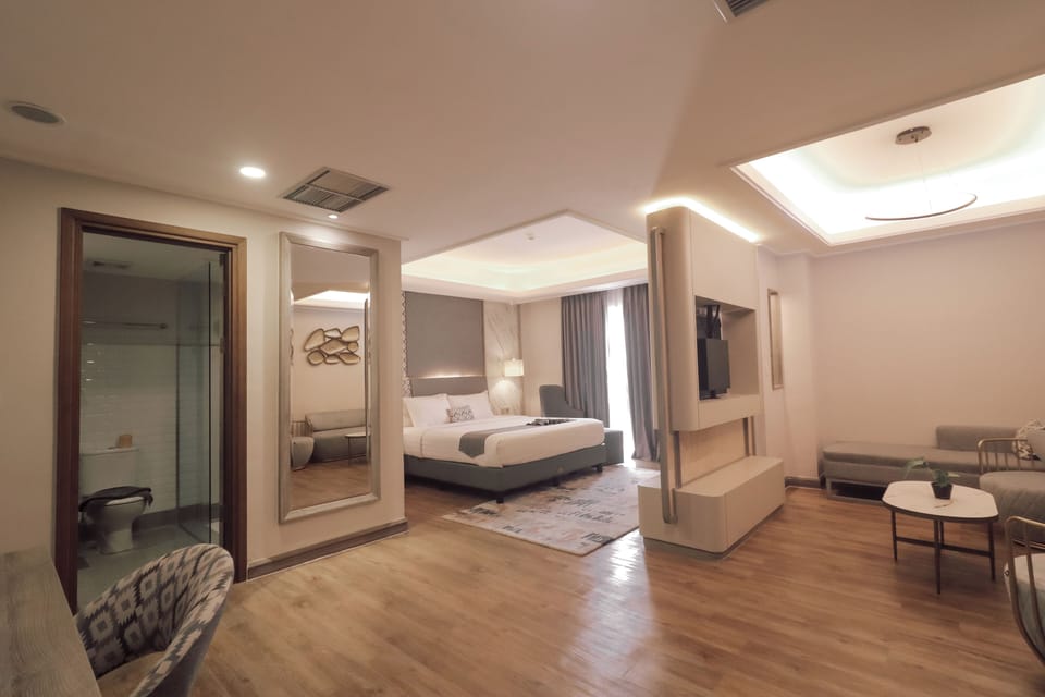 Canting Suite | Premium bedding, in-room safe, desk, soundproofing